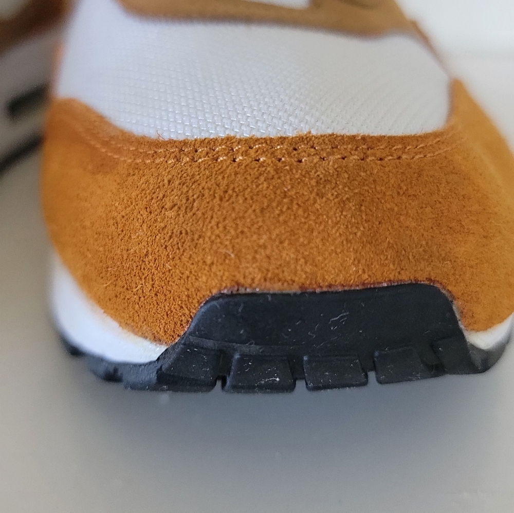 NIKE Like New in OG BOX 10.5M Air Max 1 Premium Retro Sneakers - Picture 6 of 11